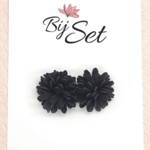 knipje zwarte bloemen