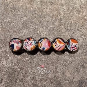 kleurrijke haarknip voor dames met weinig haar