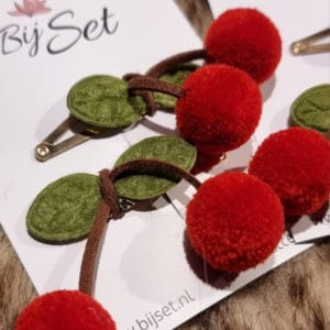 knipje met kersen voor in het haar kinderen