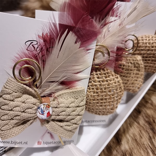 knipje sinterklaas, jutte strik met sint staf en veren