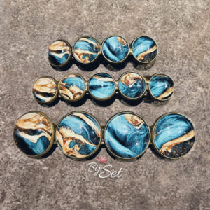 haarclip met blauw en gouden accenten