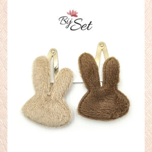 haarknipjes met creme kleur en bruine konijn