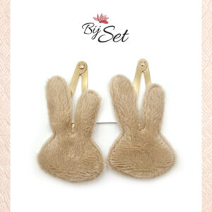 haarknipjes met creme kleur konijn